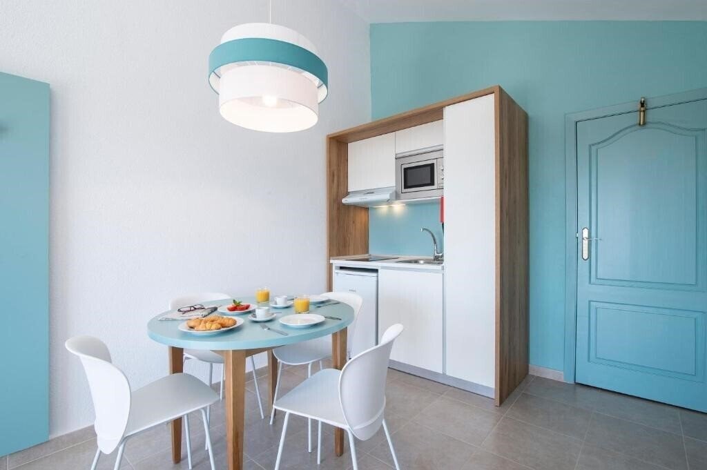 Фотография Pierre Vacances Apartamentos Menorca Club Blanes 3*