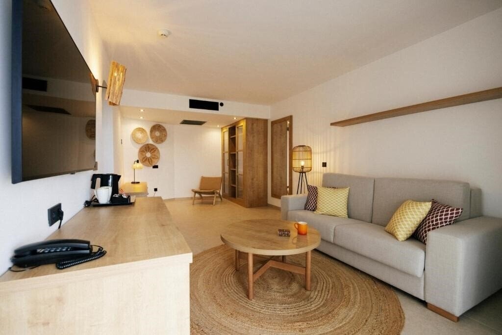 Вид Caramelo Marina Calan Bosch Hotel 4*