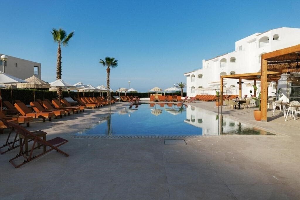 Территория Caramelo Marina Calan Bosch Hotel 4*