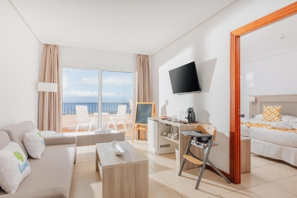 Фотографія Be Live Family Costa Los Gigantes (ex. Luabay Costa Los Gigantes) 4*