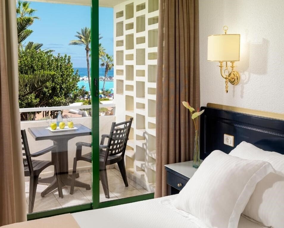 Готель H10 Tenerife Playa 4*
