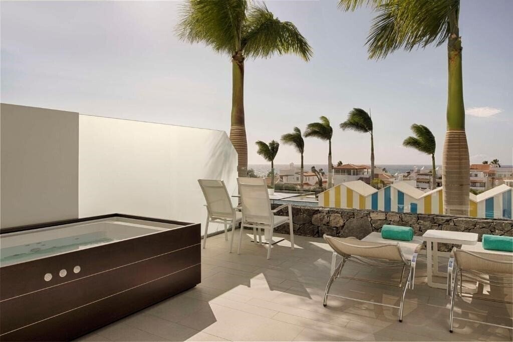 Апартаменти Royal Hideaway Corales Beach 5*