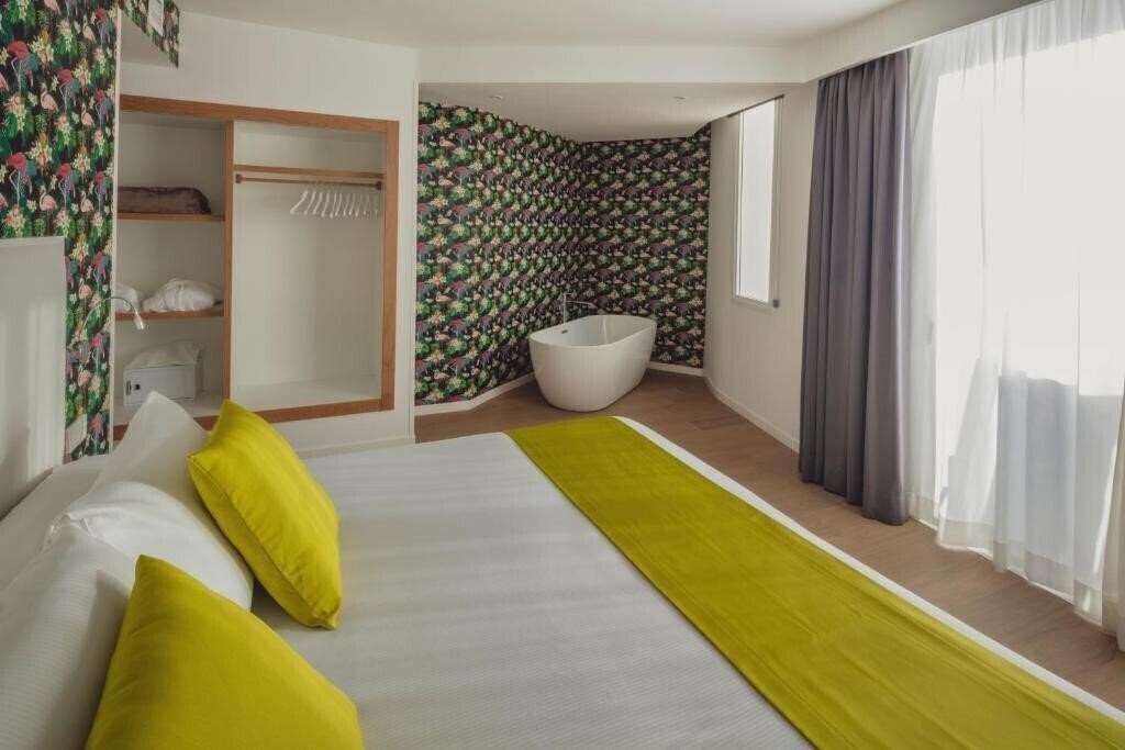 Зображення Flamingo Beach Mate 4*