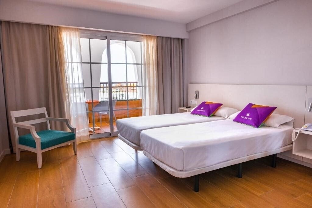 Апартаменти Paradise Park Fun Lifestyle Hotel 4*