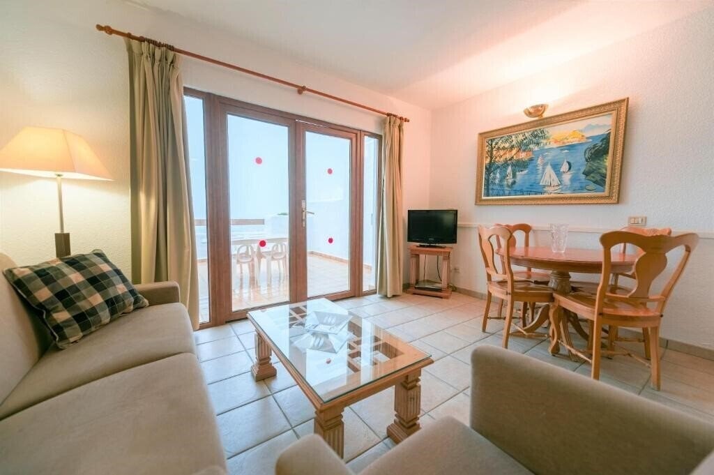 Вид The Suites At Beverly Hills Tenerife Apts 3*