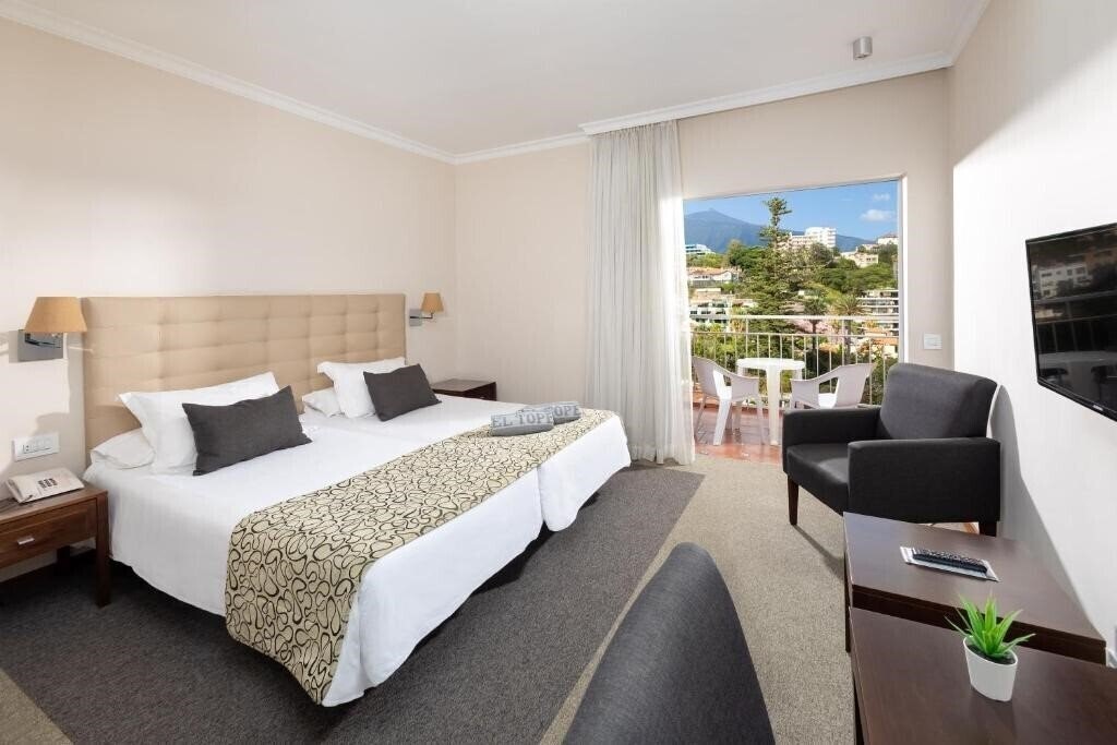 Апартаменти Atlantic El Tope 4*