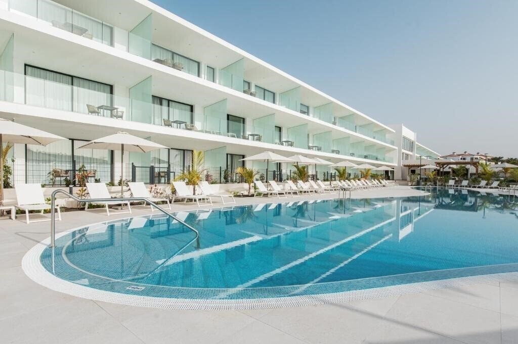 Отель Amarilla Golf Residences 5*
