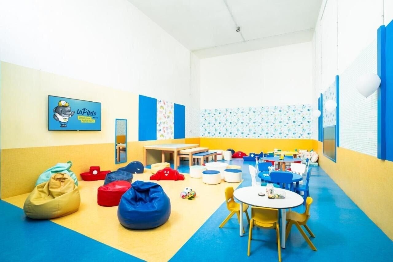 Территория HOVIMA La Pinta Beachfront Family Hotel 4*