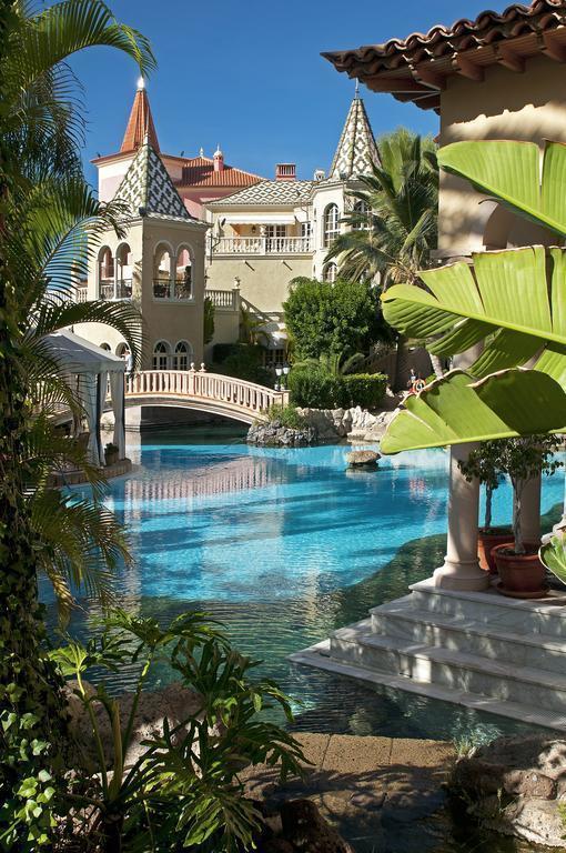 Территория Bahia del Duque 5*