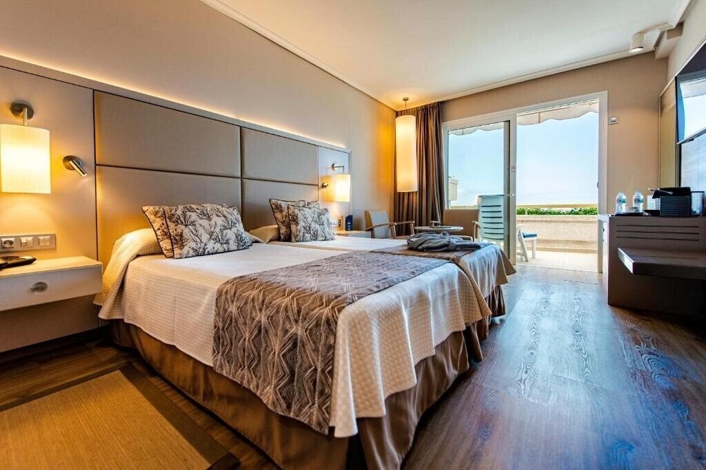 Территория Arona Gran Hotel 4*