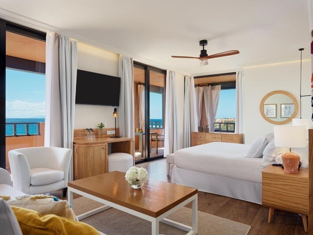 Территория H10 Costa Adeje Palace 4*