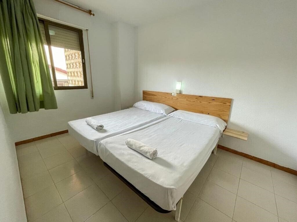 Панорама Apartamentos Bernat Pie De Playa 3000 3*