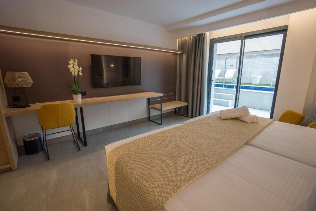 Фото Morlans Suites 4*