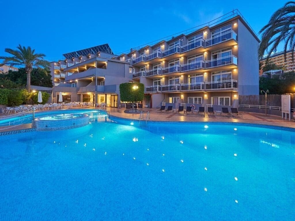 Готель BQ Augusta Hotel 4*