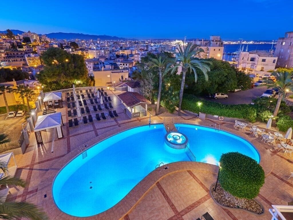 Апартаменти BQ Augusta Hotel 4*