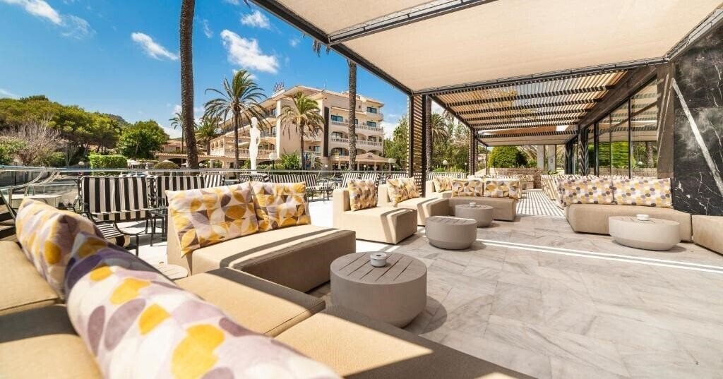 Территория Serrano Palace 5*