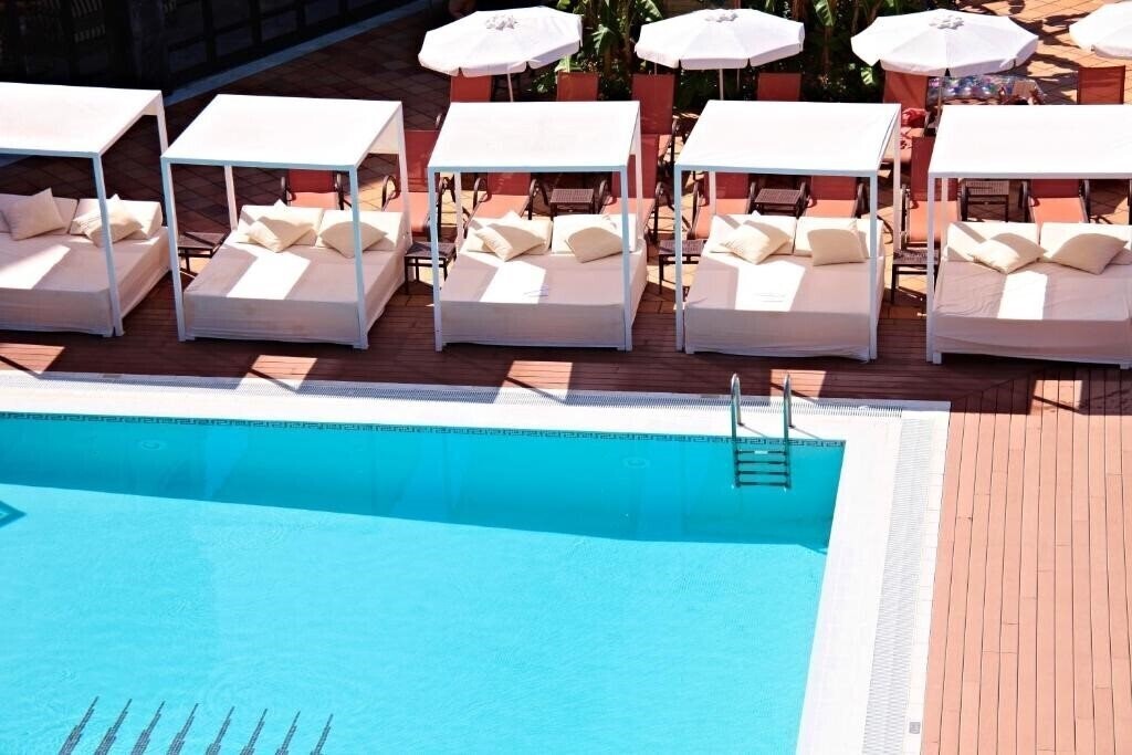 Панорама Serrano Palace 5*