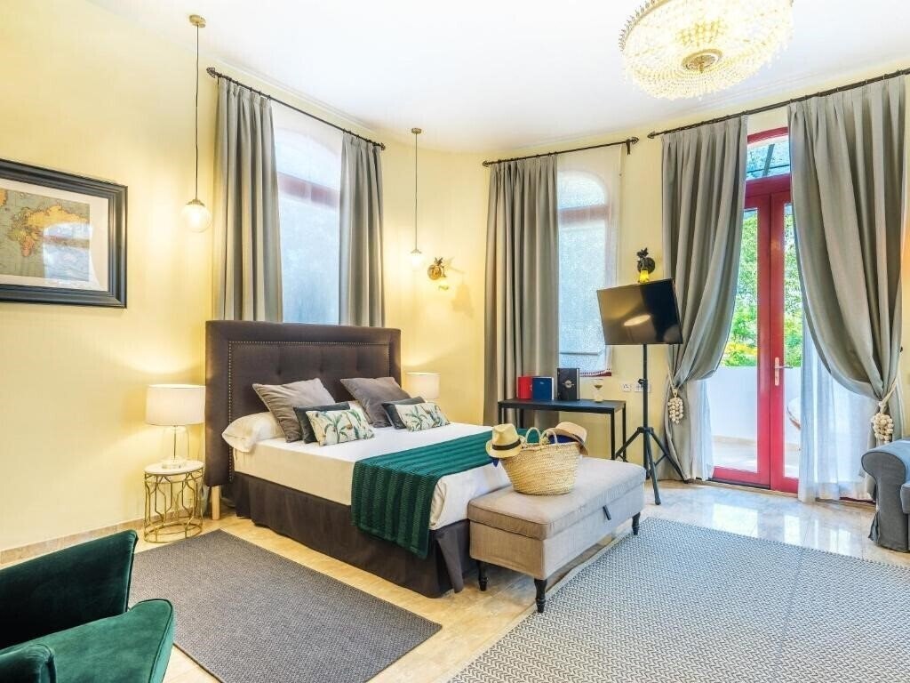 Апартаменти Ciutat Jardi 4*