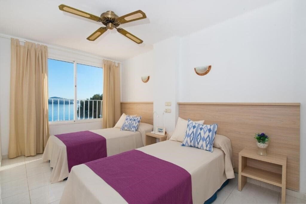 Отель Apartamentos Calablanca 3*