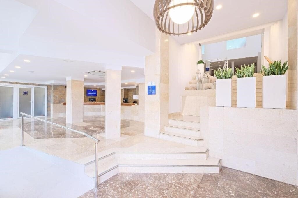 Апартаменти Azuline Palmanova Garden 3*