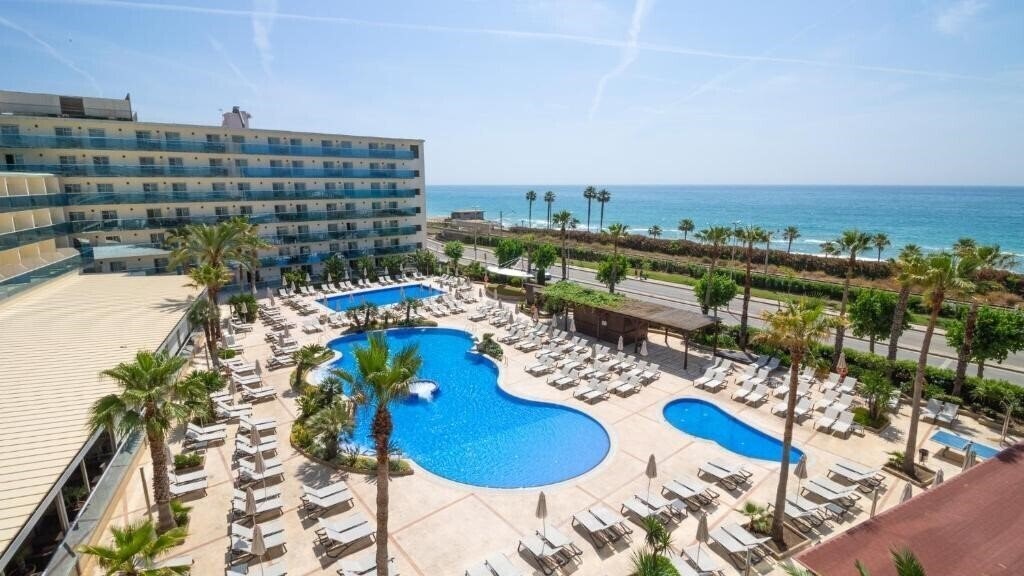 Отель Golden Taurus Aquapark Resort 4*