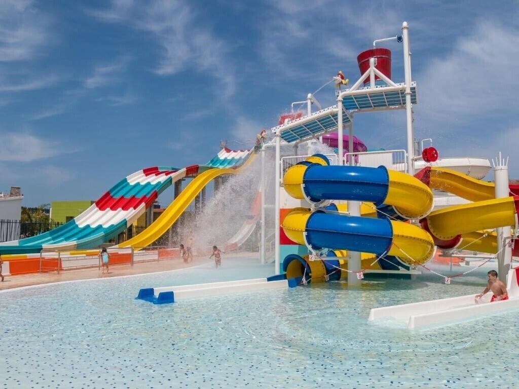 Апартаменты Golden Taurus Aquapark Resort 4*