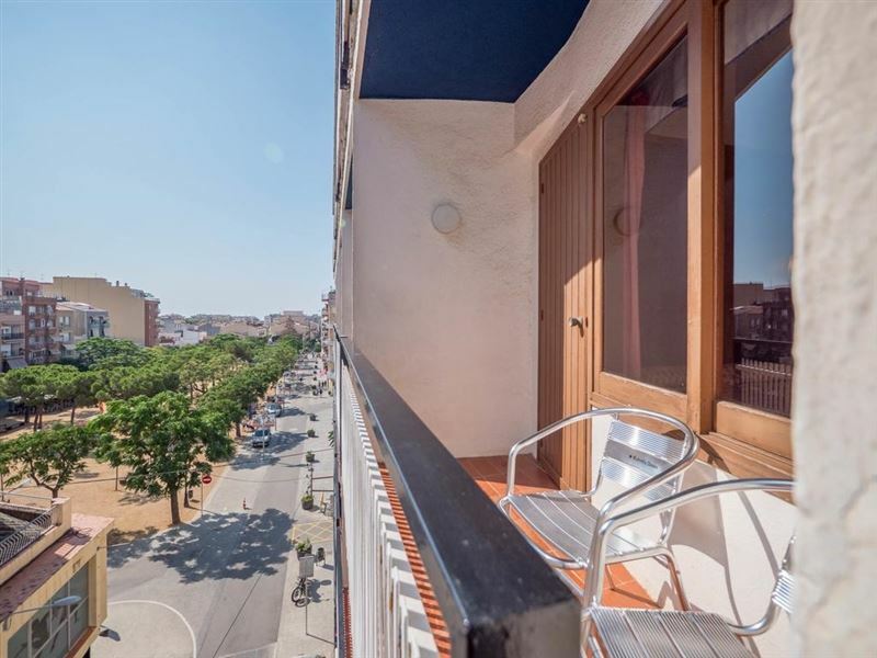 Территория Hotel Checkin Montpalau 3*