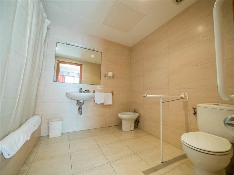 Апартаменты Hotel Checkin Montpalau 3*