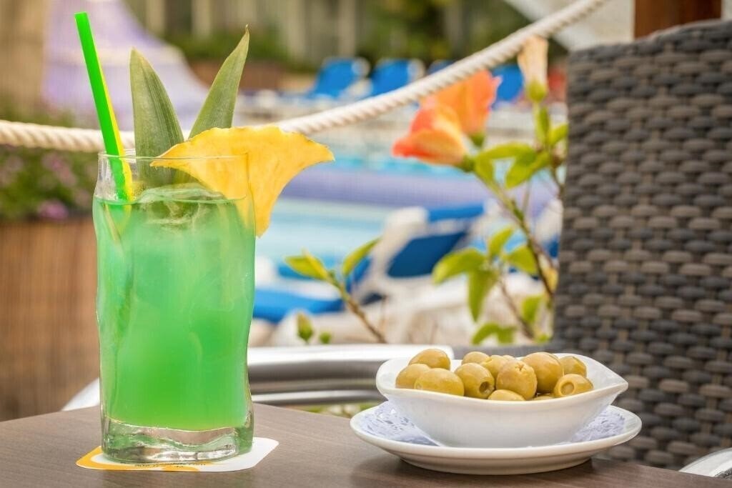Территория HTop Platja Park 4*