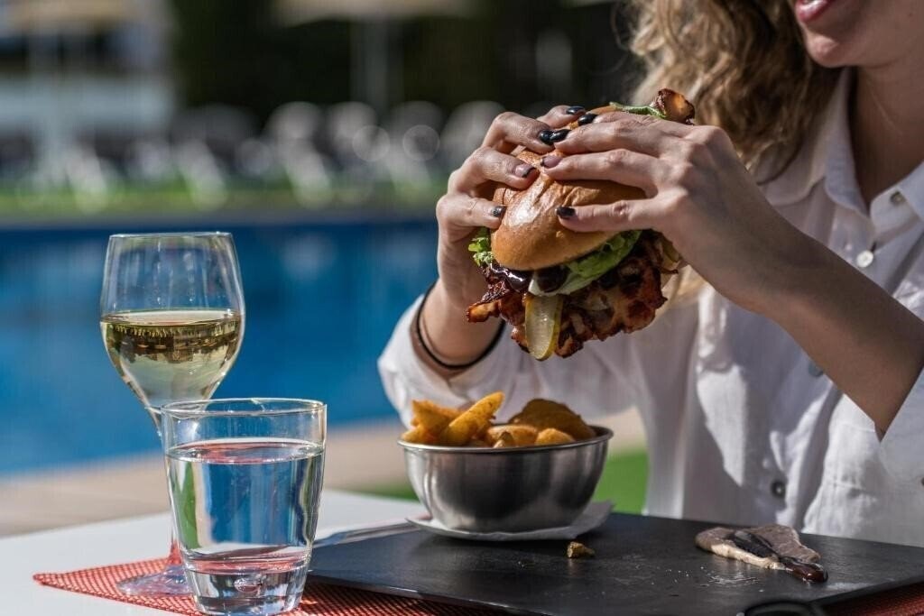 Панорама THB Maria Isabel 4*