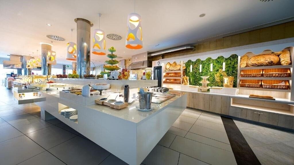 Територія Escorial Hotel 3*