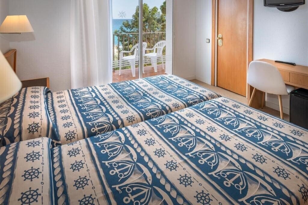 Апартаменты Hotel GHT Xaloc 3*