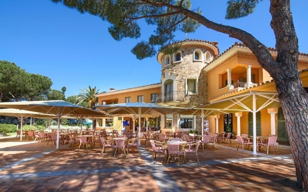 Территория Parkhotel Ciutat De Palol 4*