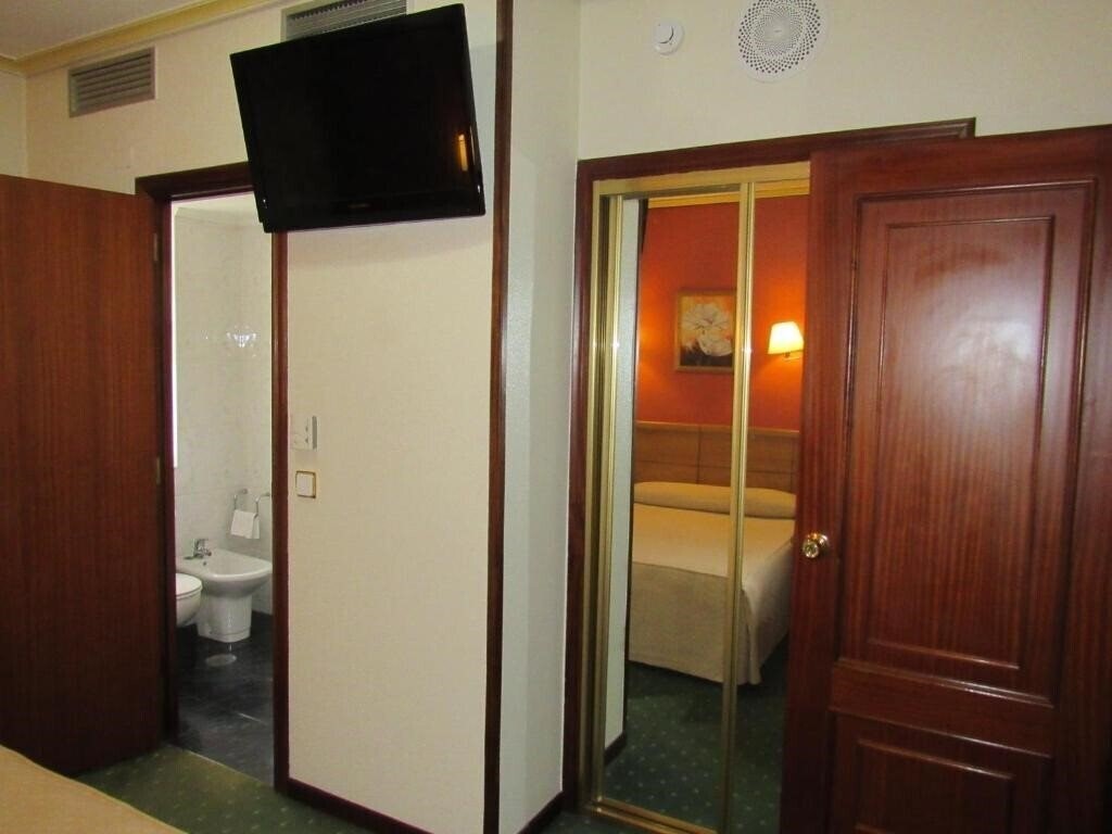 Фотографія Virgen Del Camino 3*