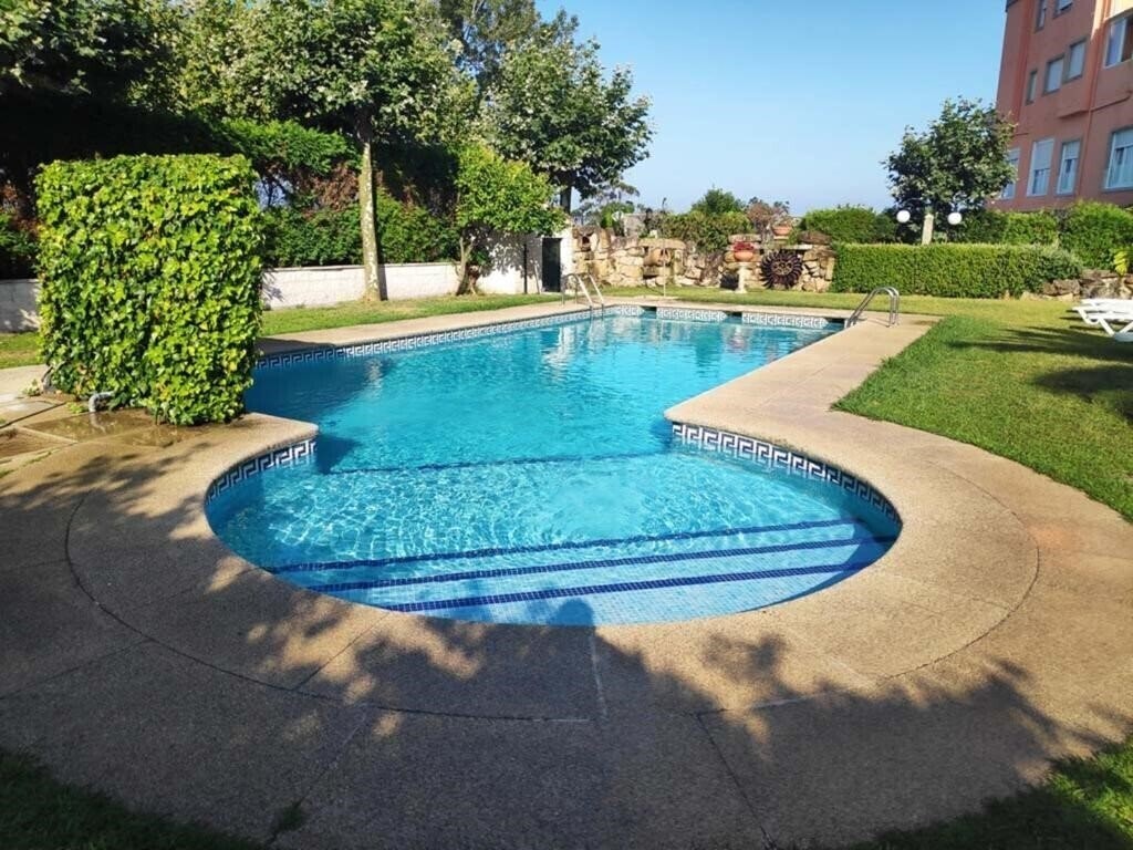 Готель Apartamentos Revolta Sanxenxo 3000 3*