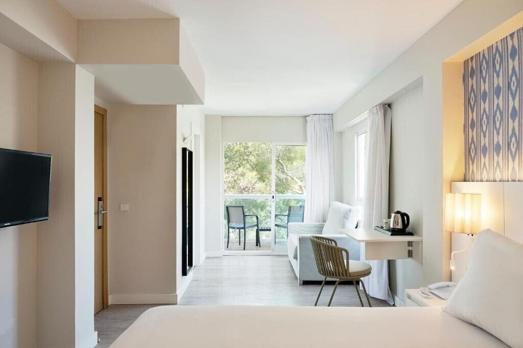 Панорама Exe Portals Nous 4*