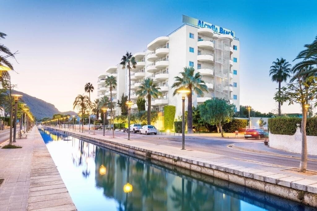 Территория Aparthotel Alcudia Beach 3*