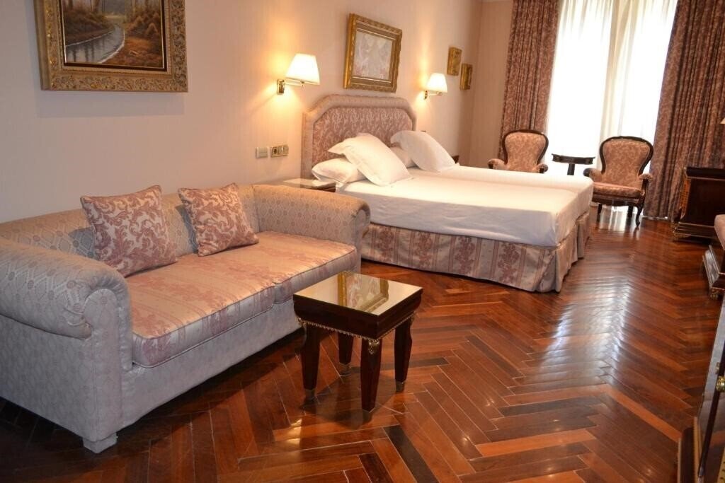 Готель Alameda Palace Salamanca 5*