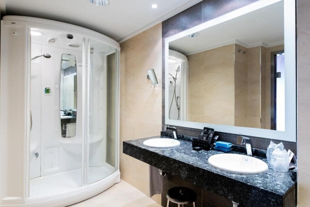 Территория Hotel Soho Boutique Canalejas 4*