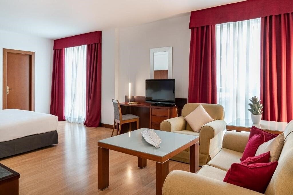 Отель Vincci Ciudad De Salamanca 4*