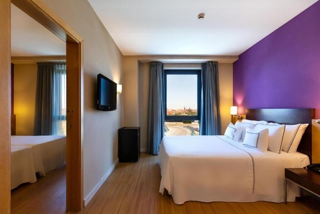 Фото Tryp Montalvo 4*