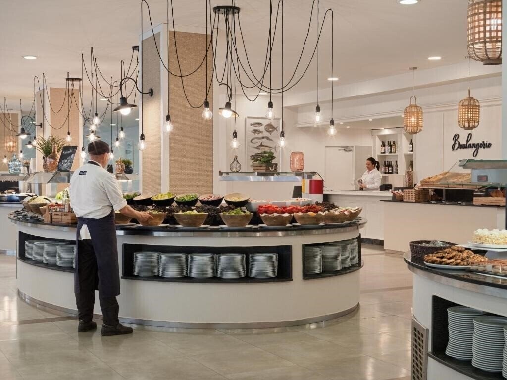 Территория H10 Salou Princess 4*