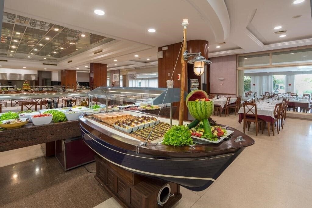 Панорама 4R Gran Hotel Regina 4*