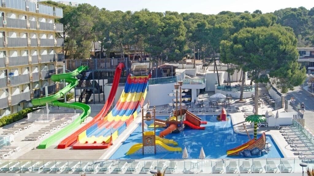 Территория Best Cap Salou 3*