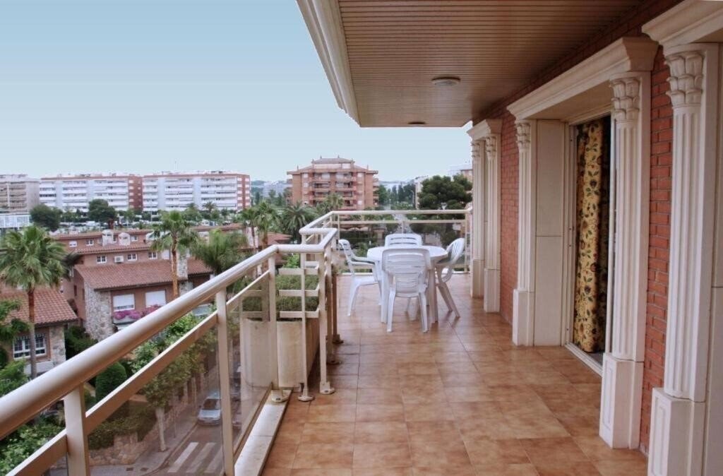 Панорама Apartamentos Imperial 3*