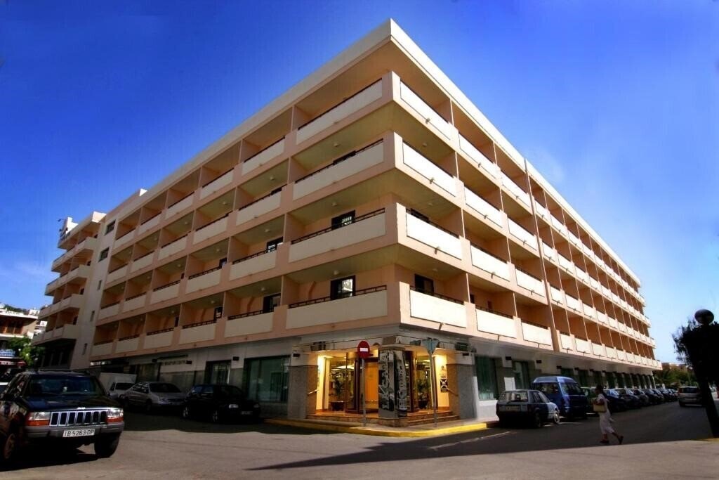 Апартаменти Hotel Invisa La Cala 4*
