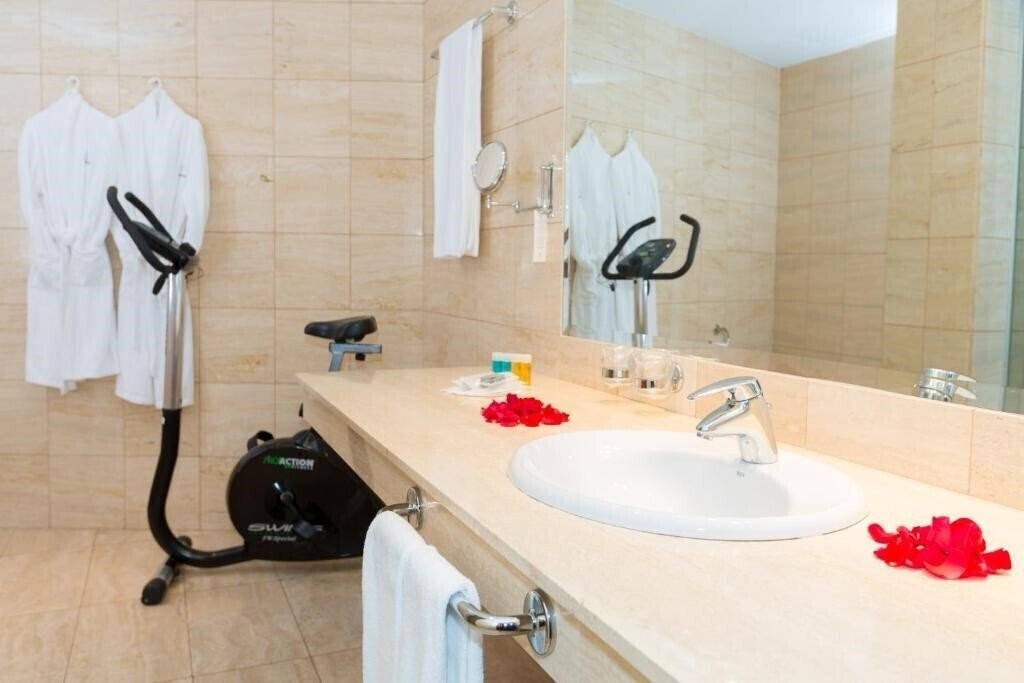 Фотографія Escuela Santa Cruz 4*