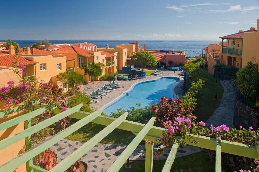 Готель Apartamentos La Caleta 3*