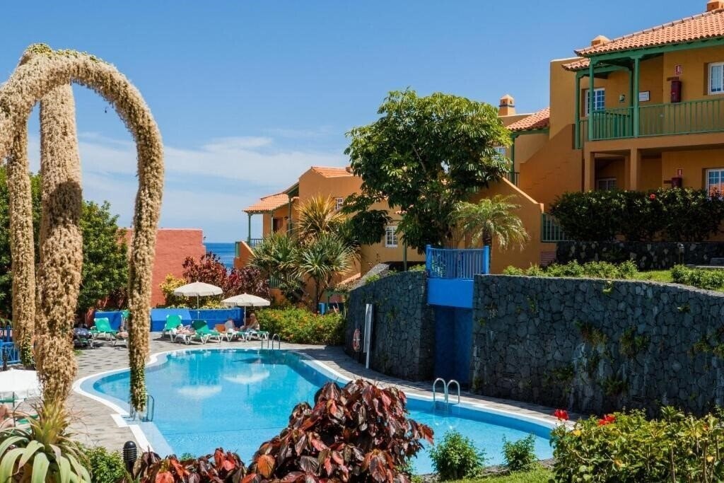 Територія Apartamentos La Caleta 3*
