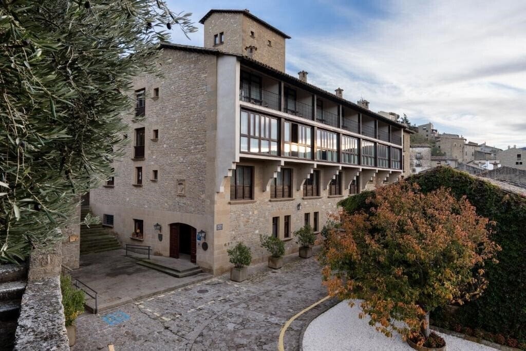 Территория Parador De Sos Del Rey Catolico 4*